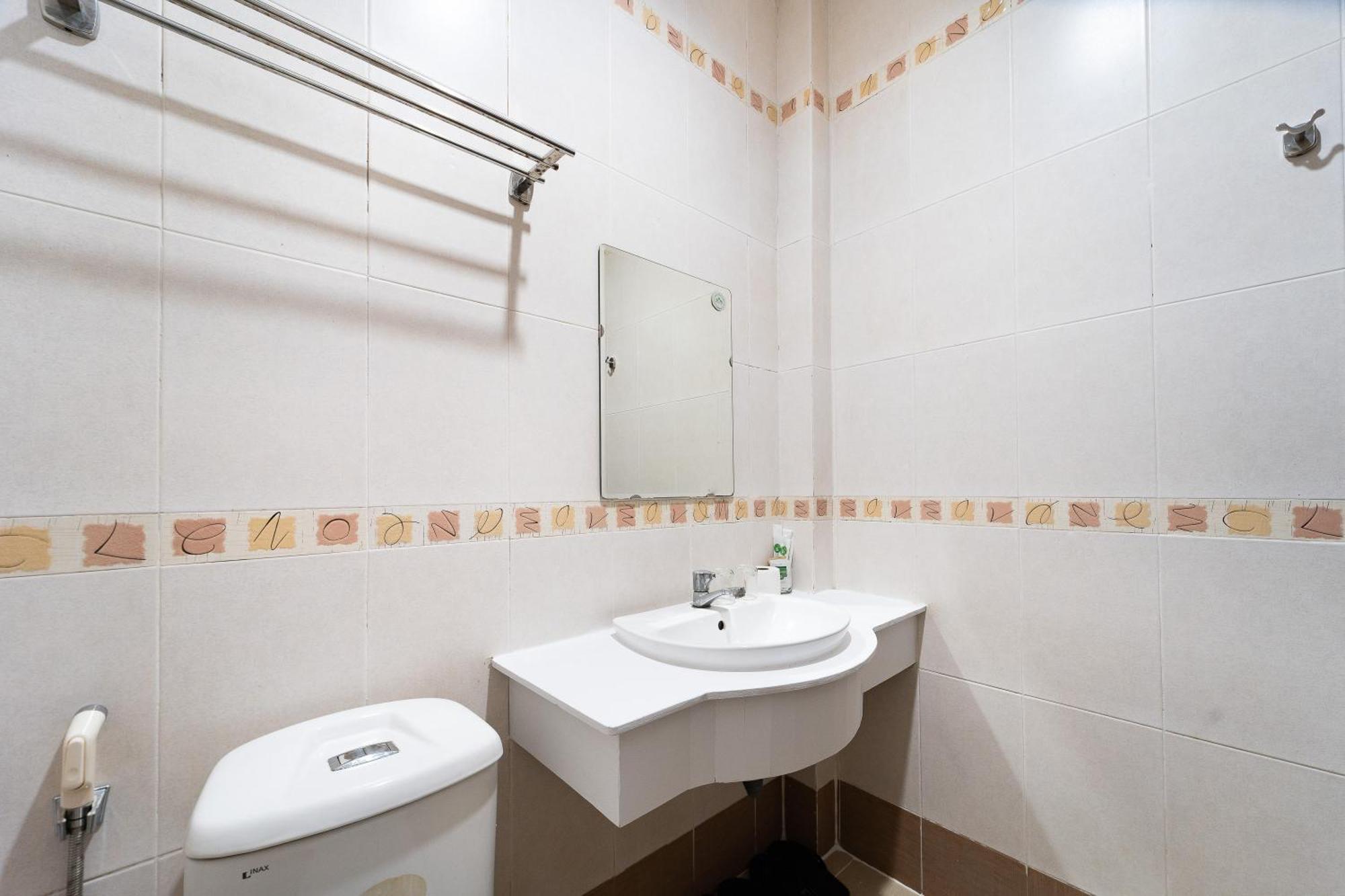Hotel Collection O District 10 Near Hanh Hospital Formerly Lan Rung 3*